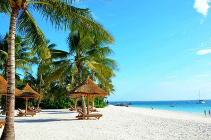 “Best Time to Visit Zanzibar – sunny beach with turquoise waters”