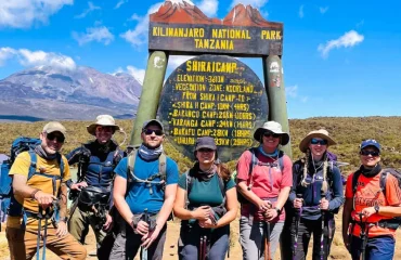 Group Hiking Tours vs Private Treks