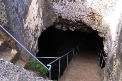 Day Excursion to Mangapwani Slave Chambers
