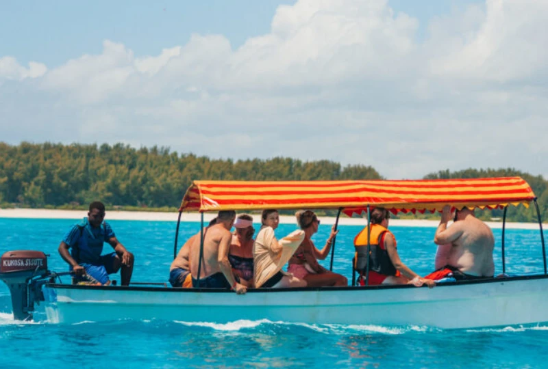BOAT TRIP TO MNEMBA ATOL